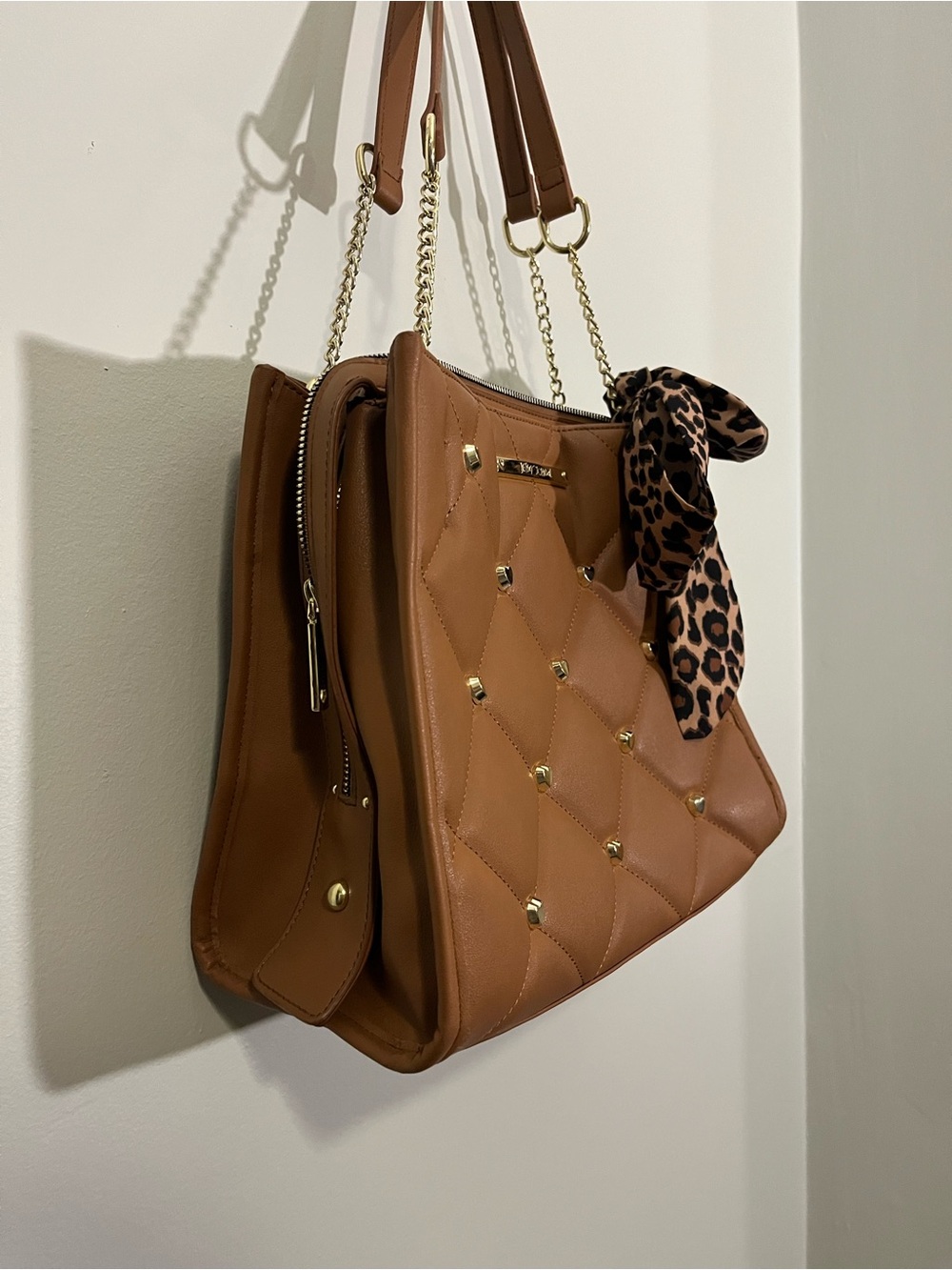 BETSEY JOHNSON Quilted Tan Shoulder Tote with Gold Accents and Leopard Scarf - Picture 3 of 6